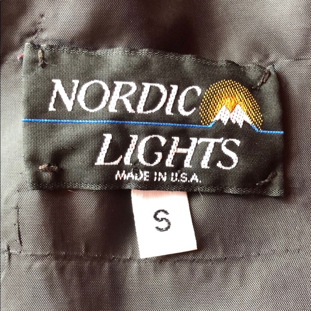 Nordic lights small black and red fuzzy coat - Picture 6 of 6